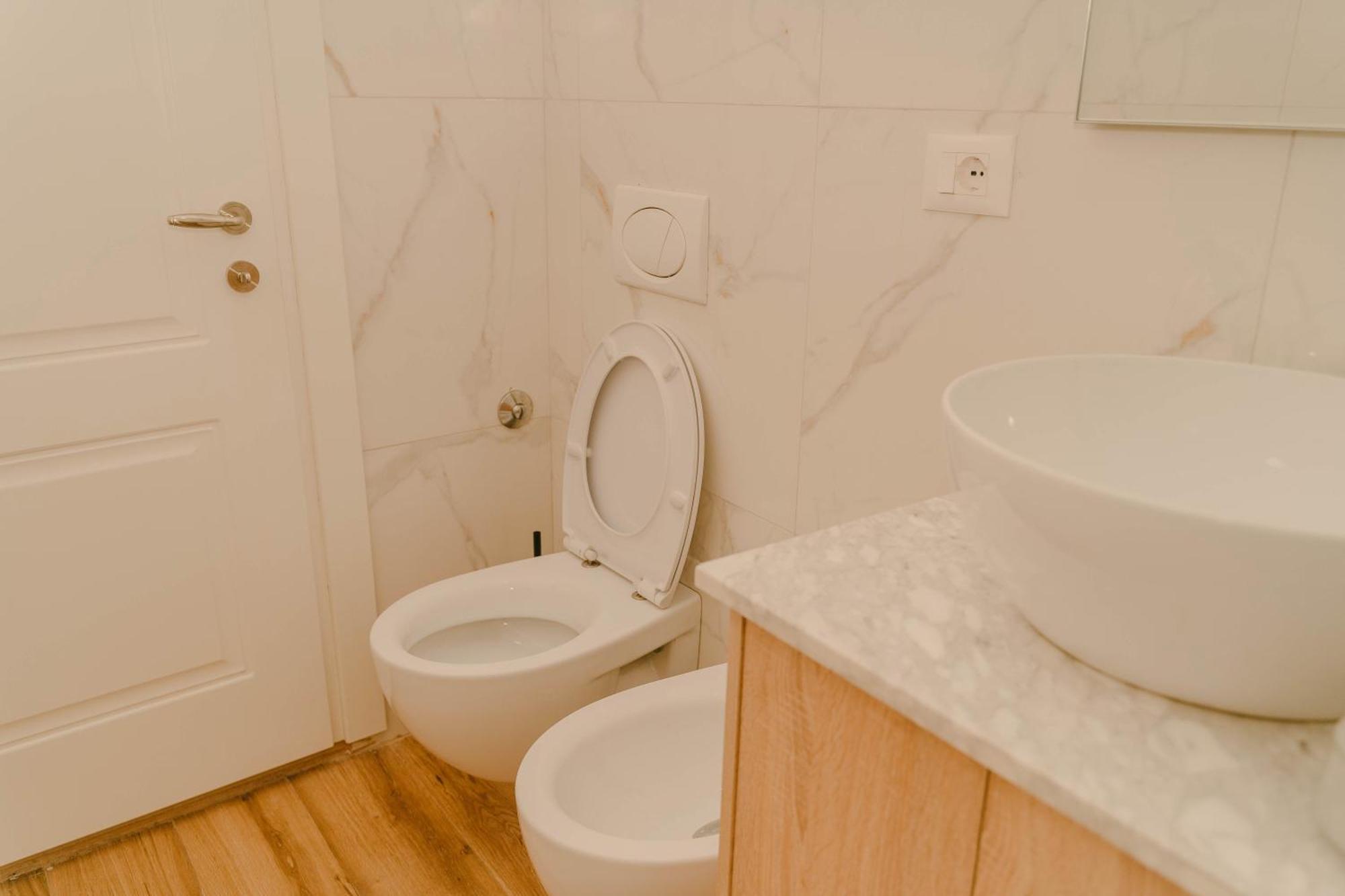Studio Flat In Heart Of Tirana Exteriör bild