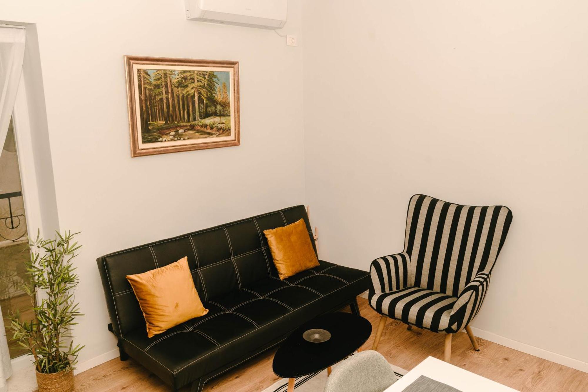 Studio Flat In Heart Of Tirana Exteriör bild