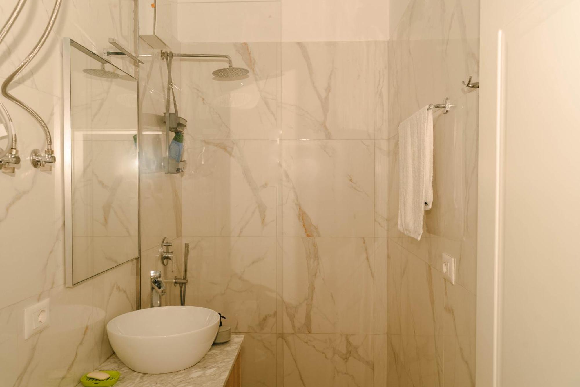 Studio Flat In Heart Of Tirana Exteriör bild
