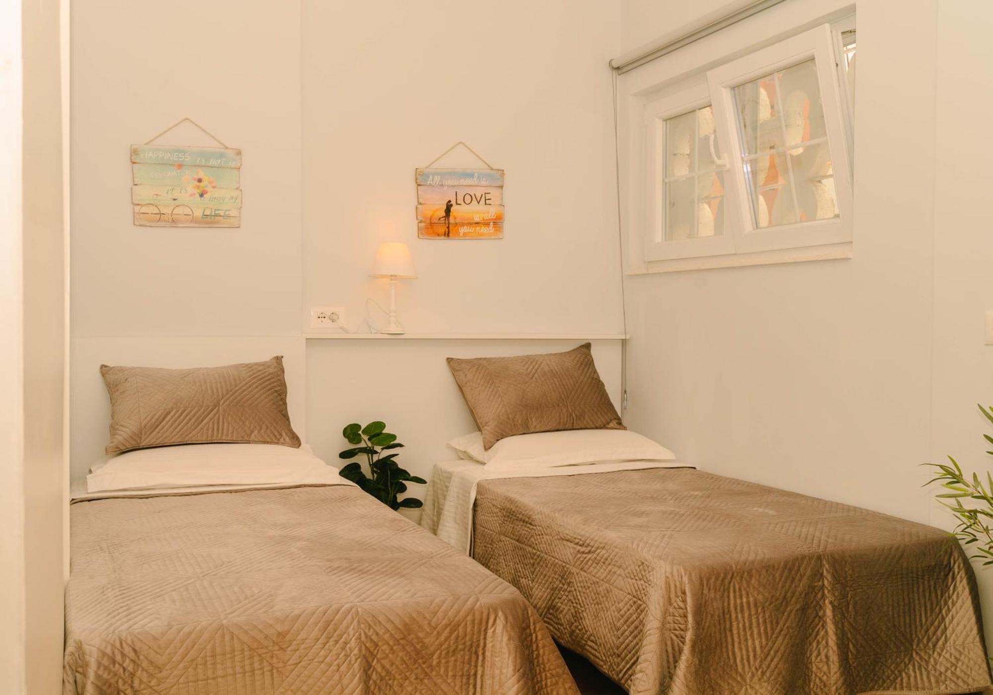 Studio Flat In Heart Of Tirana Exteriör bild