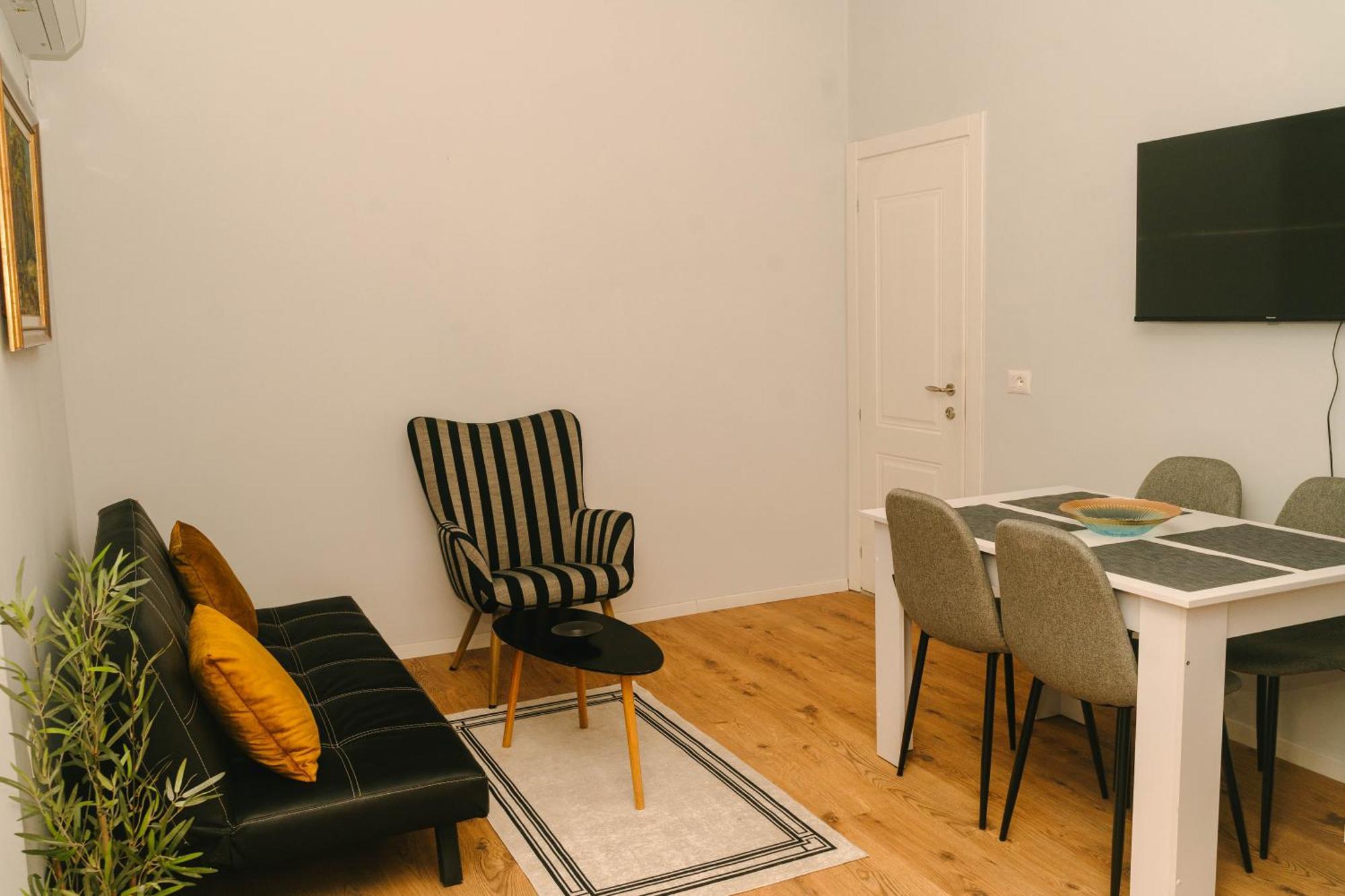 Studio Flat In Heart Of Tirana Exteriör bild