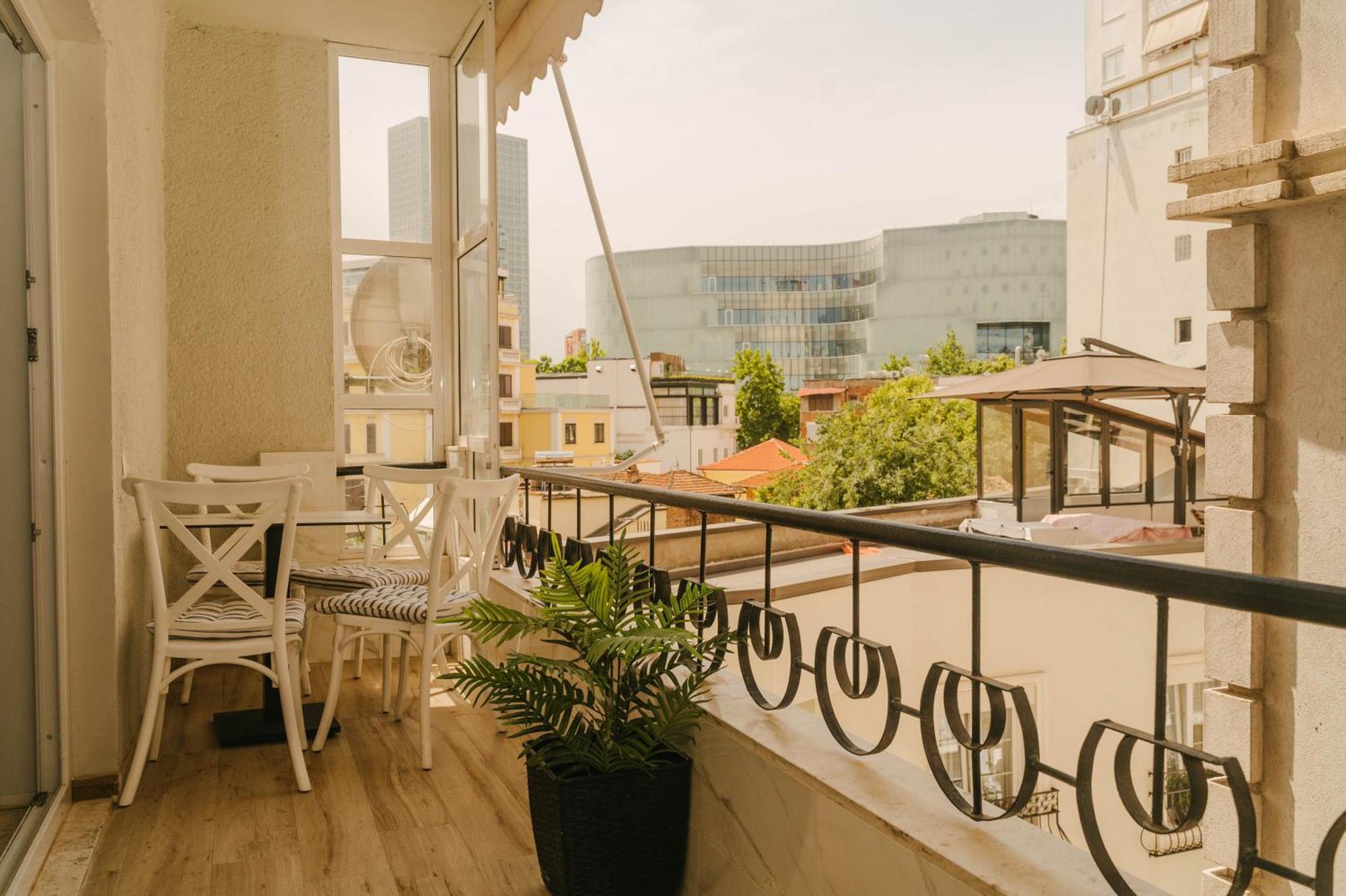 Studio Flat In Heart Of Tirana Exteriör bild
