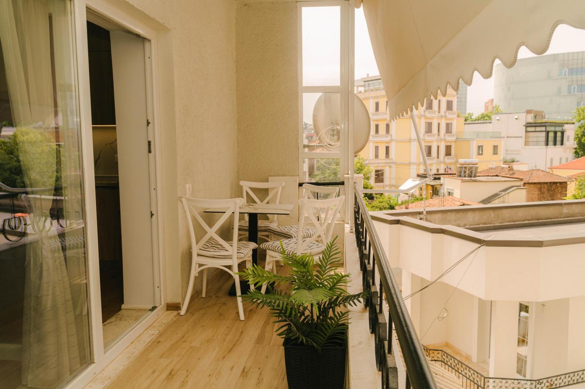 Studio Flat In Heart Of Tirana Exteriör bild
