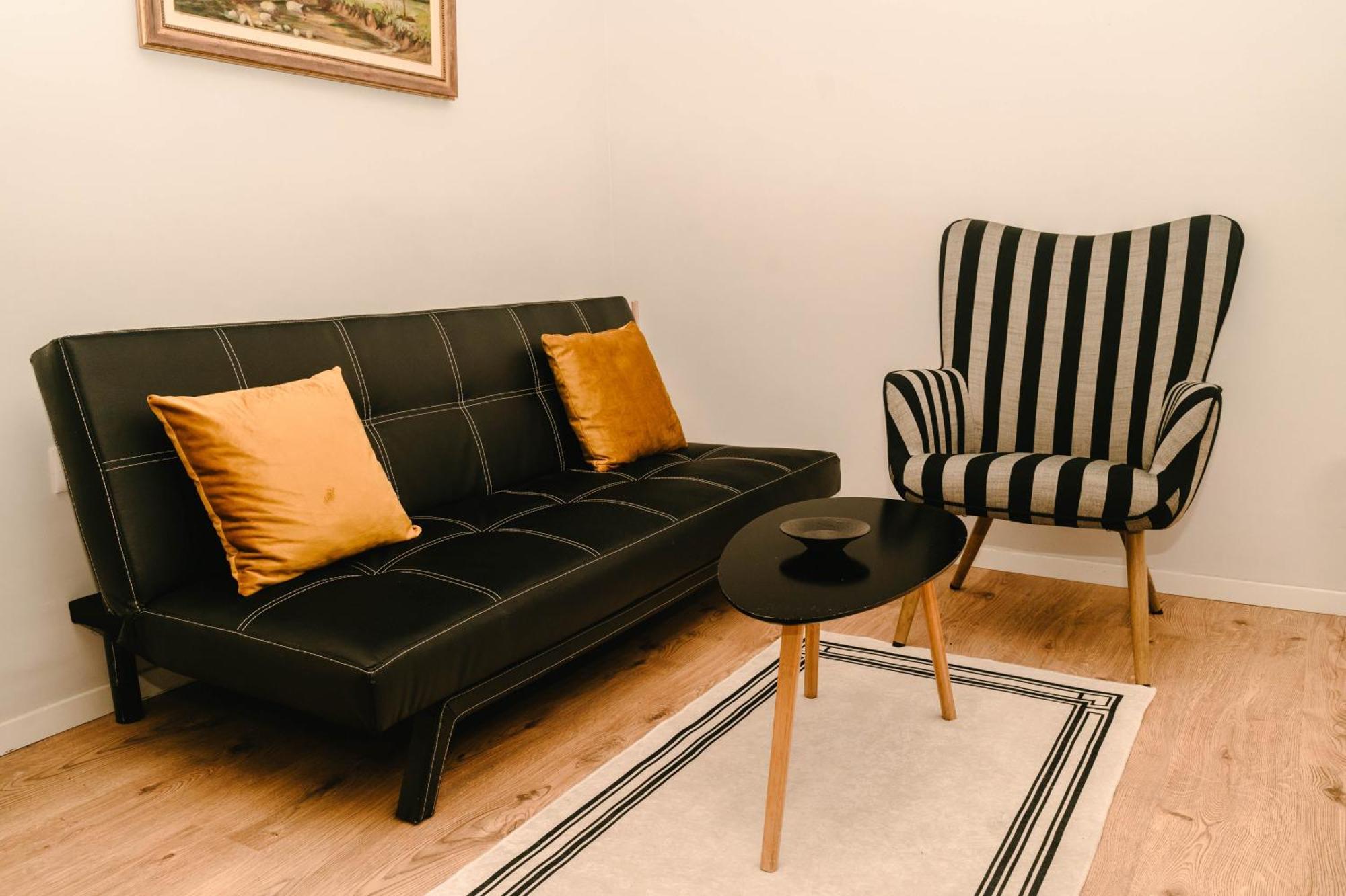 Studio Flat In Heart Of Tirana Exteriör bild
